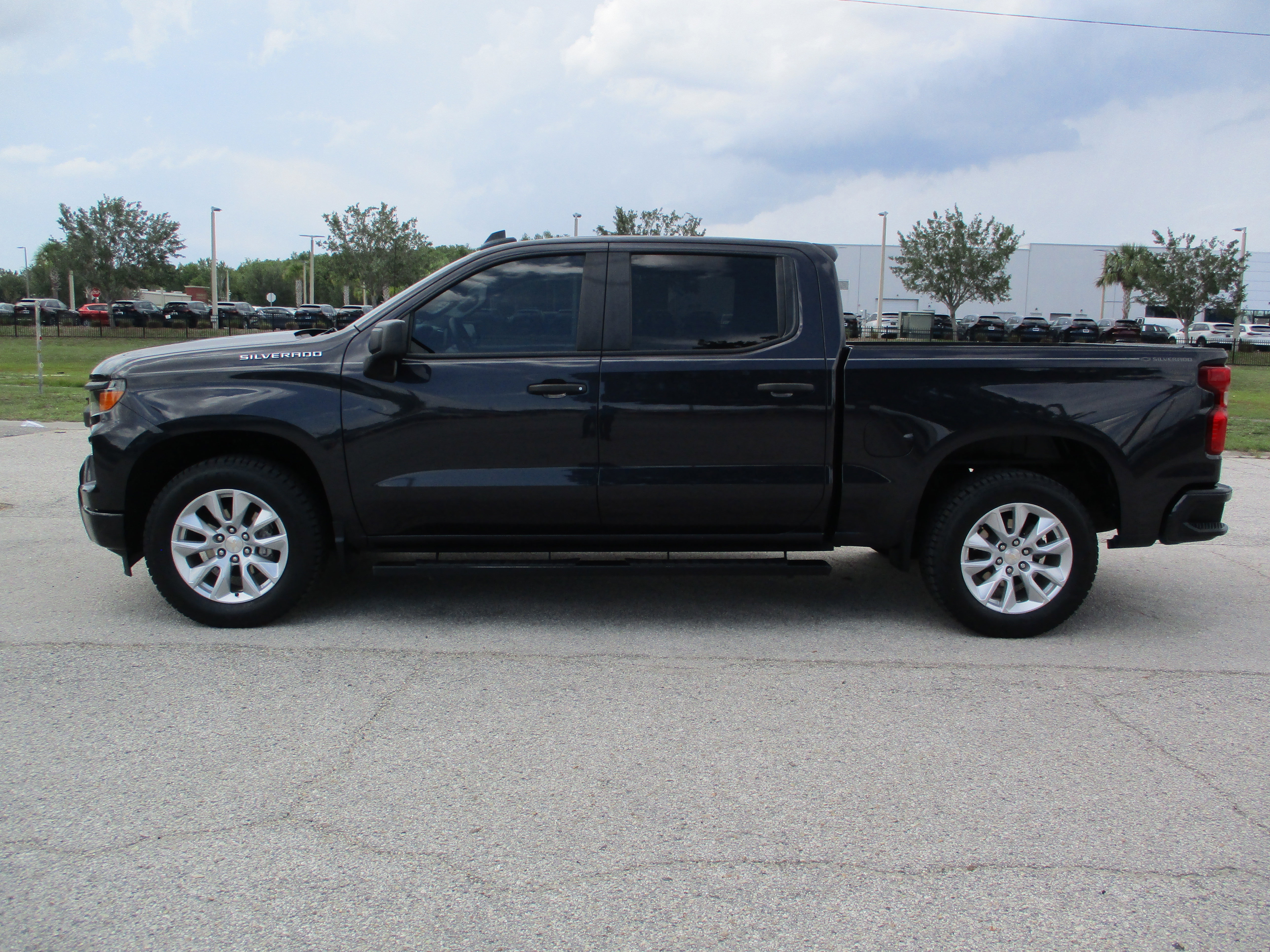 Used 2023 Chevrolet Silverado 1500 Custom image 2