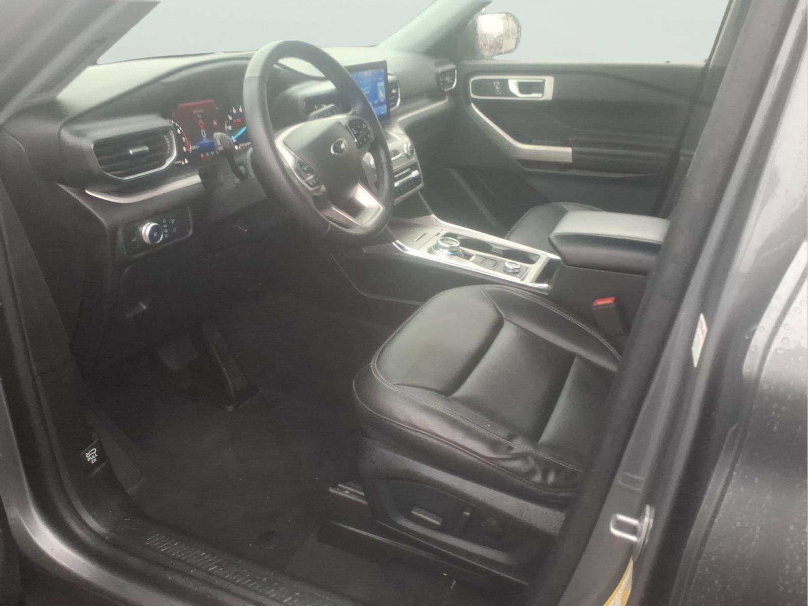 Certified 2022 Ford Explorer XLT w/ Equipment Group 202A image 13