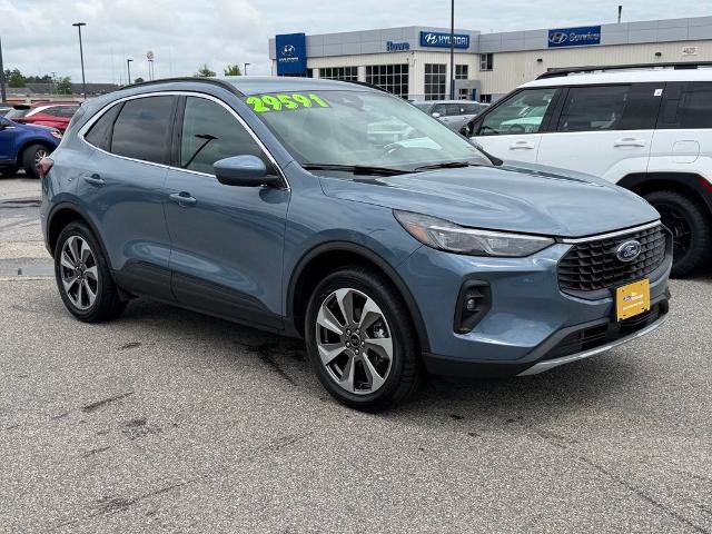 Certified 2025 Ford Escape Platinum AWD/4WD image 1