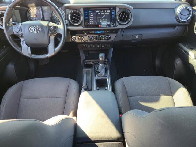 Used 2017 Toyota Tacoma TRD Sport AWD/4WD image 16