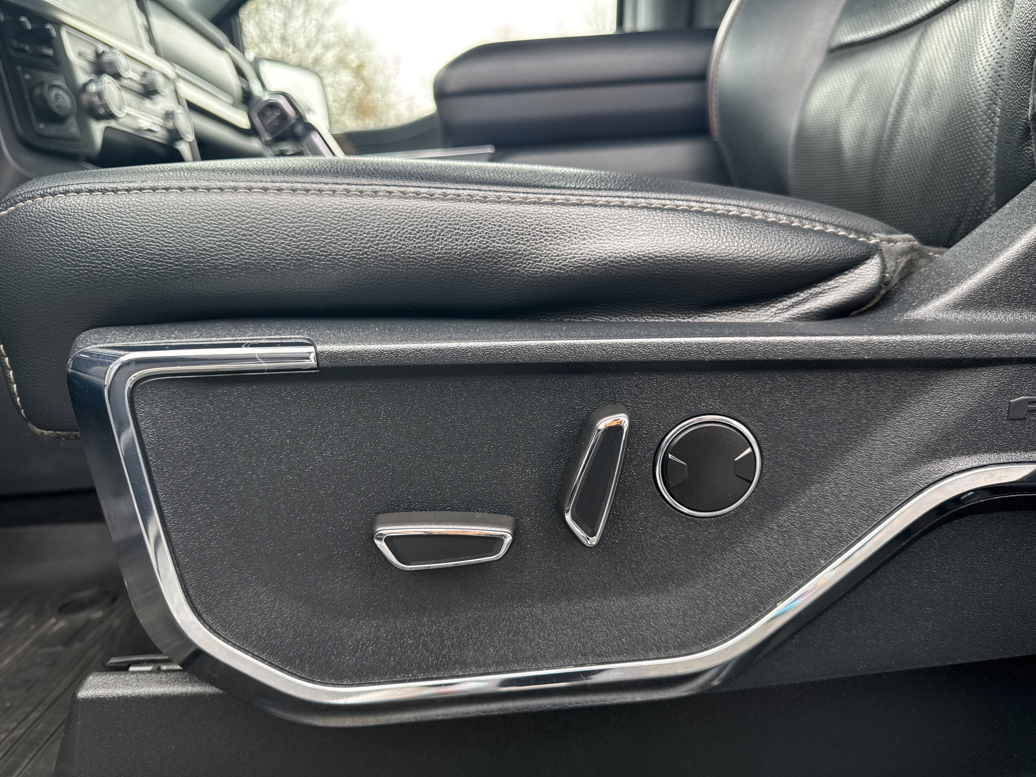 Certified 2022 Ford F150 Lariat w/ Equipment Group 502A High image 10