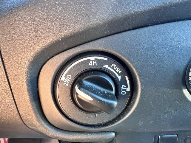 Used 2022 Nissan Frontier SV AWD/4WD image 23