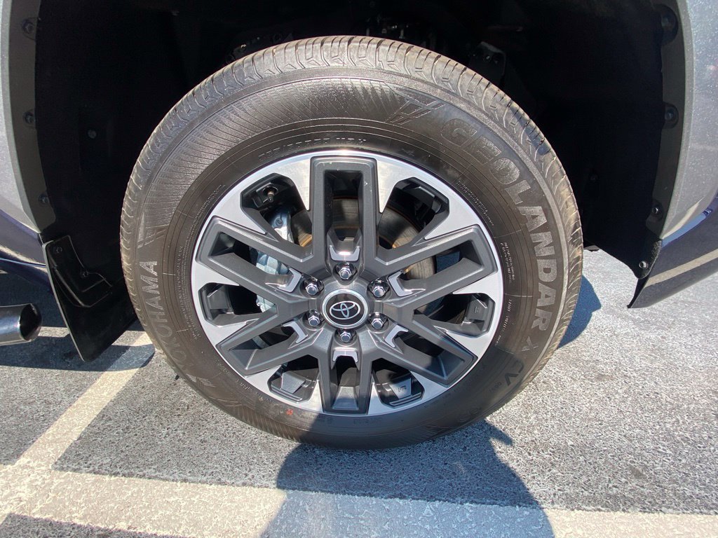 Used 2024 Toyota Tundra Limited AWD/4WD image 31
