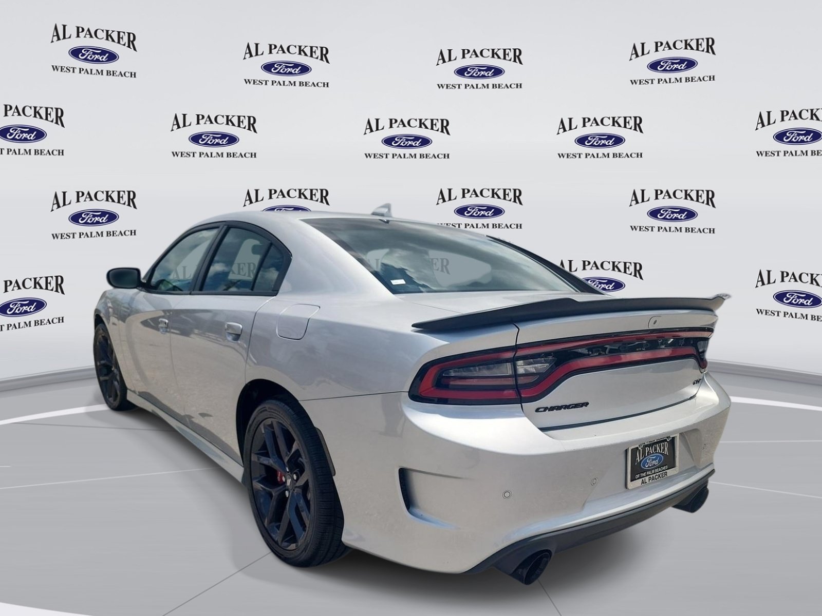 Used 2020 Dodge Charger GT w/ Blacktop Package RWD image 4