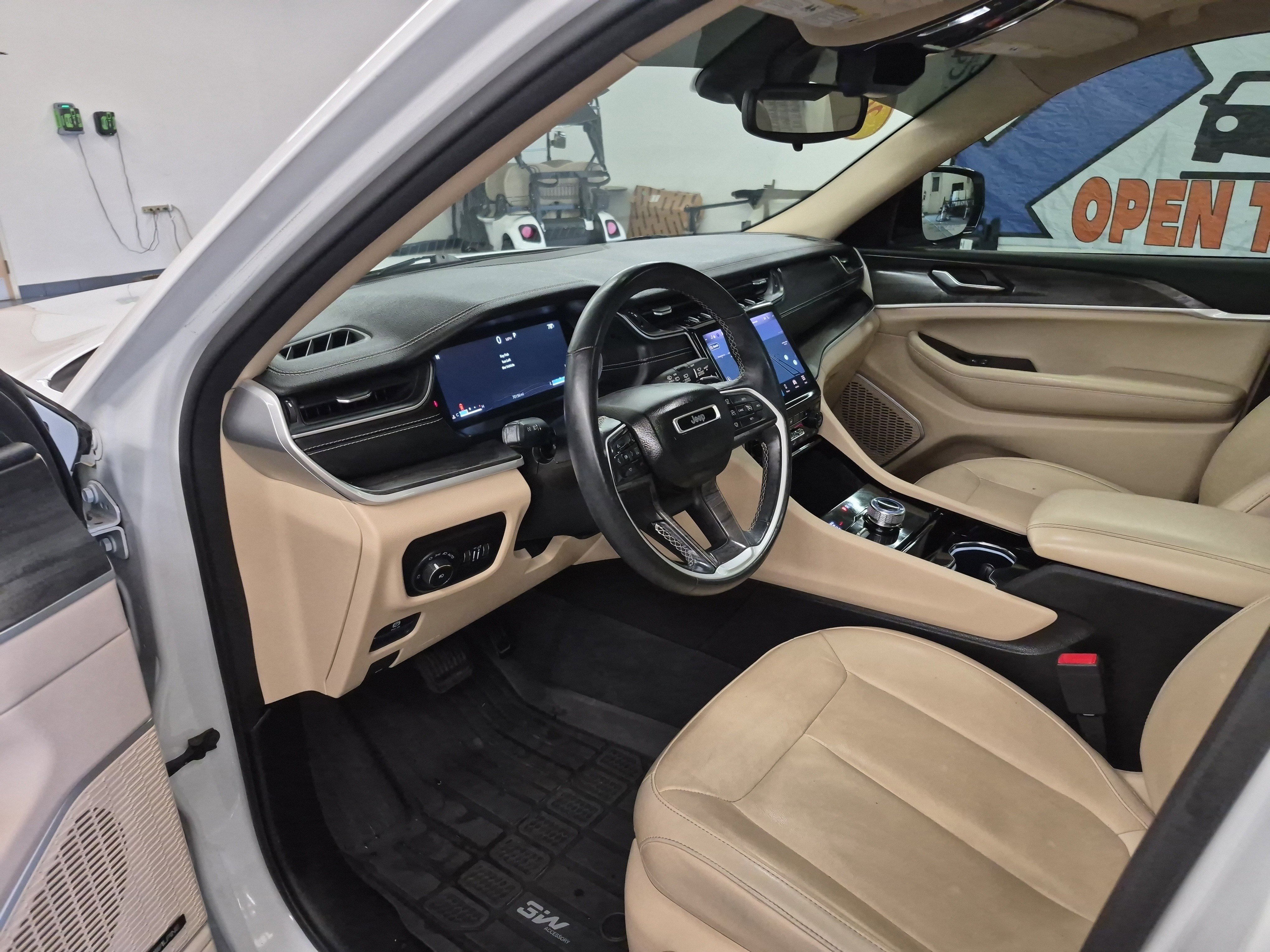 Used 2021 Jeep Grand Cherokee L Limited AWD/4WD image 13