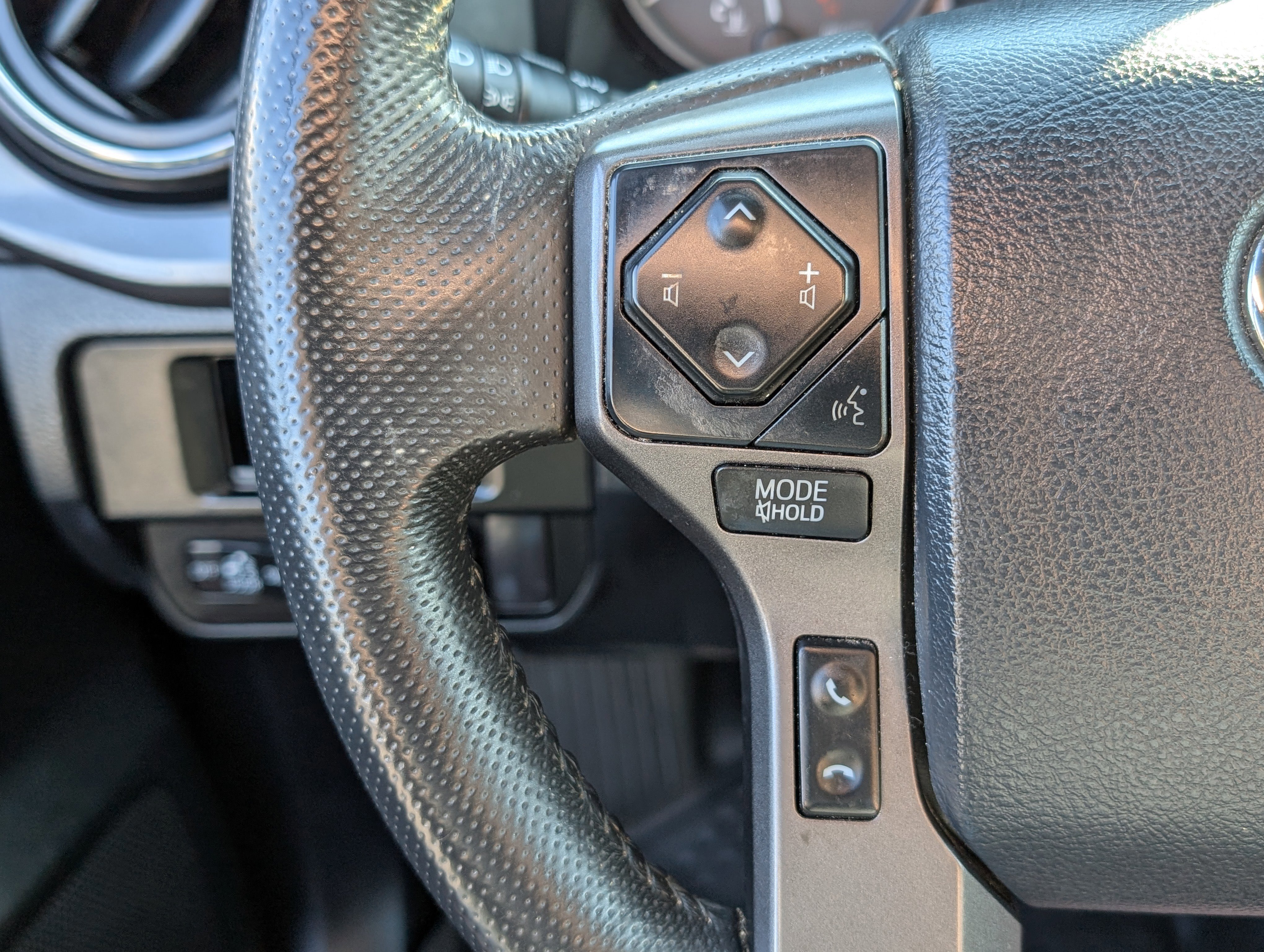 Used 2017 Toyota Tacoma TRD Sport w/ Tow Package image 19