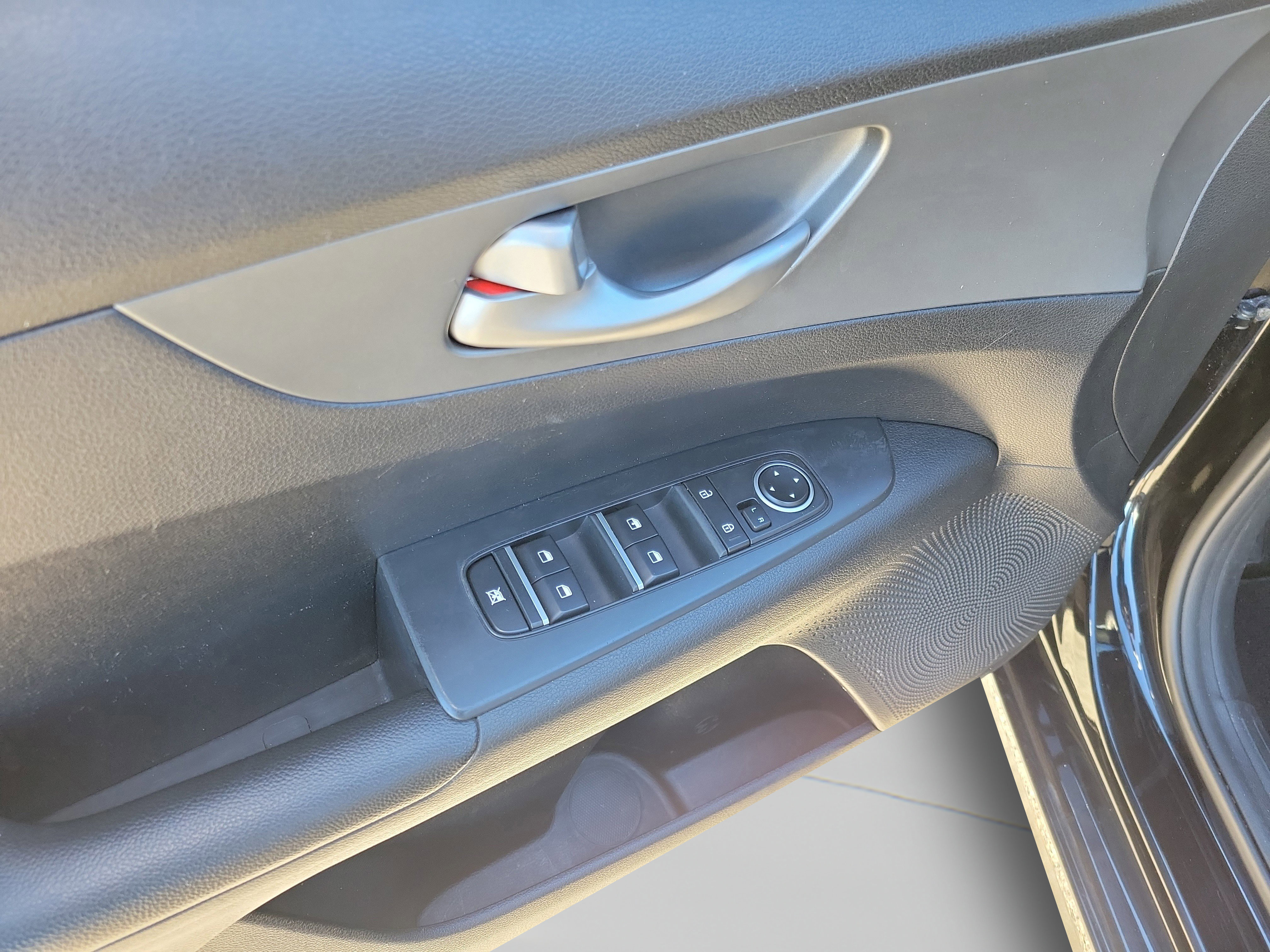 Used 2019 Kia Forte LXS image 30