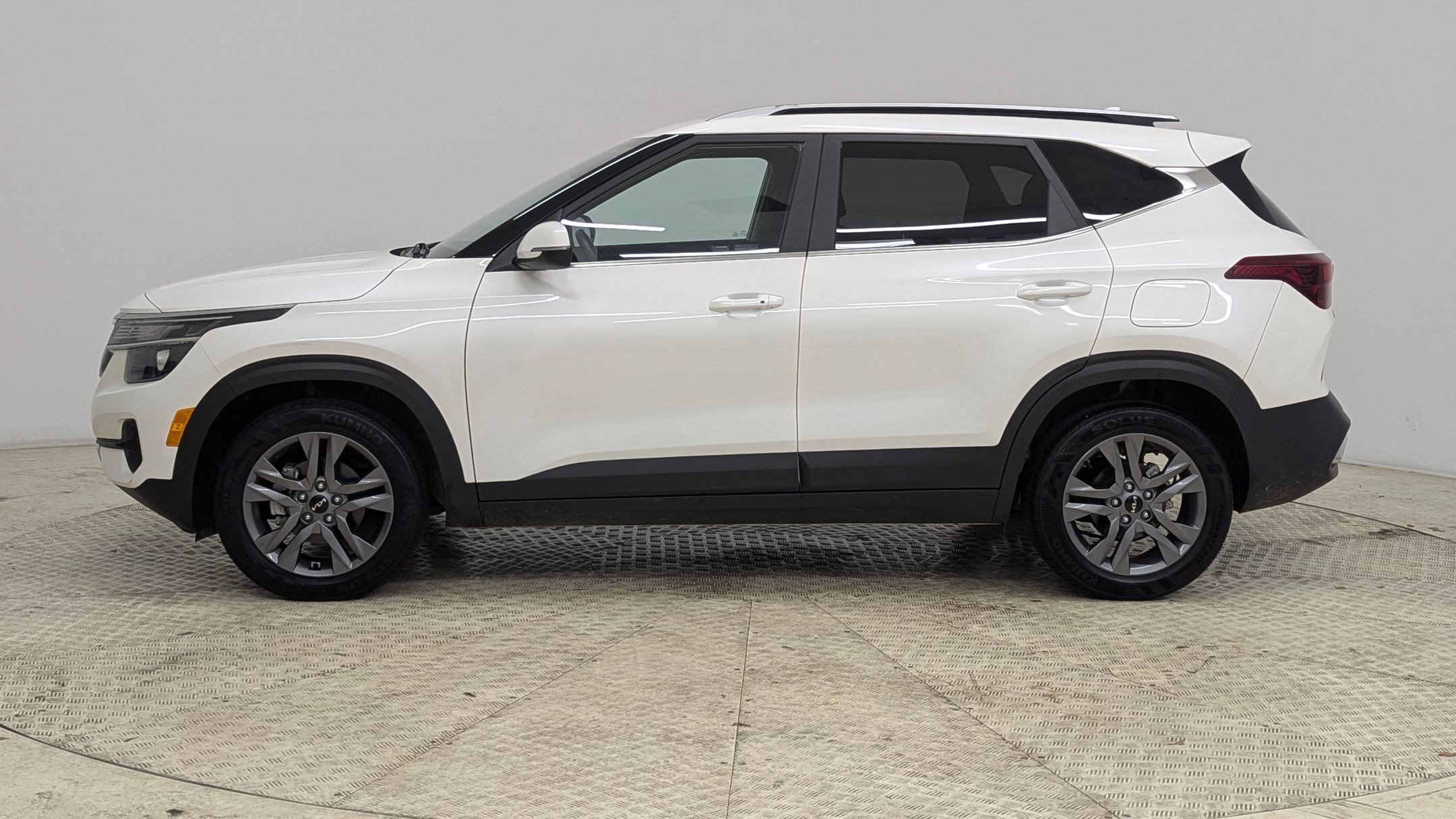 Used 2023 Kia Seltos S image 2