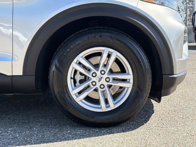 Certified 2024 Ford Explorer XLT RWD image 28