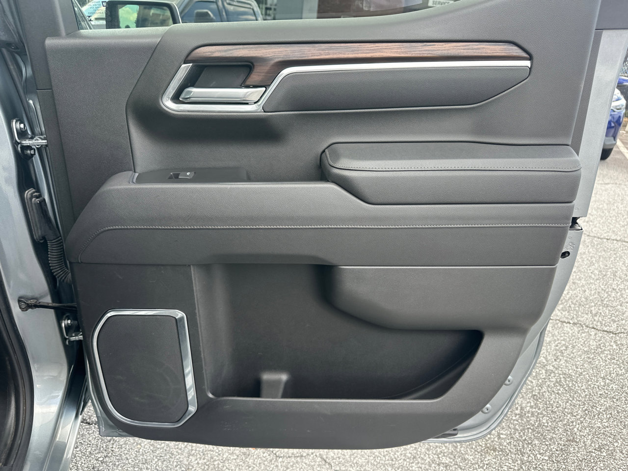 Used 2025 GMC Sierra 1500 SLT AWD/4WD image 18