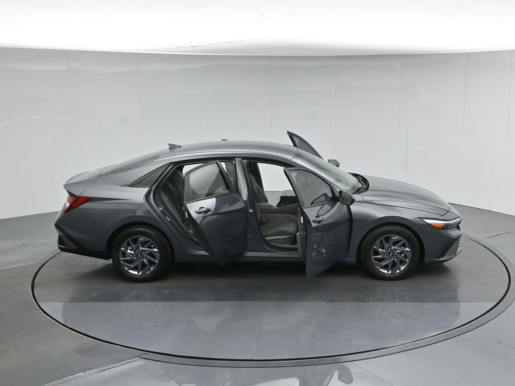 Used 2024 Hyundai Elantra SEL image 42