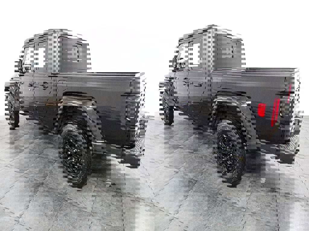 Used 2022 Jeep Gladiator Sport image 3