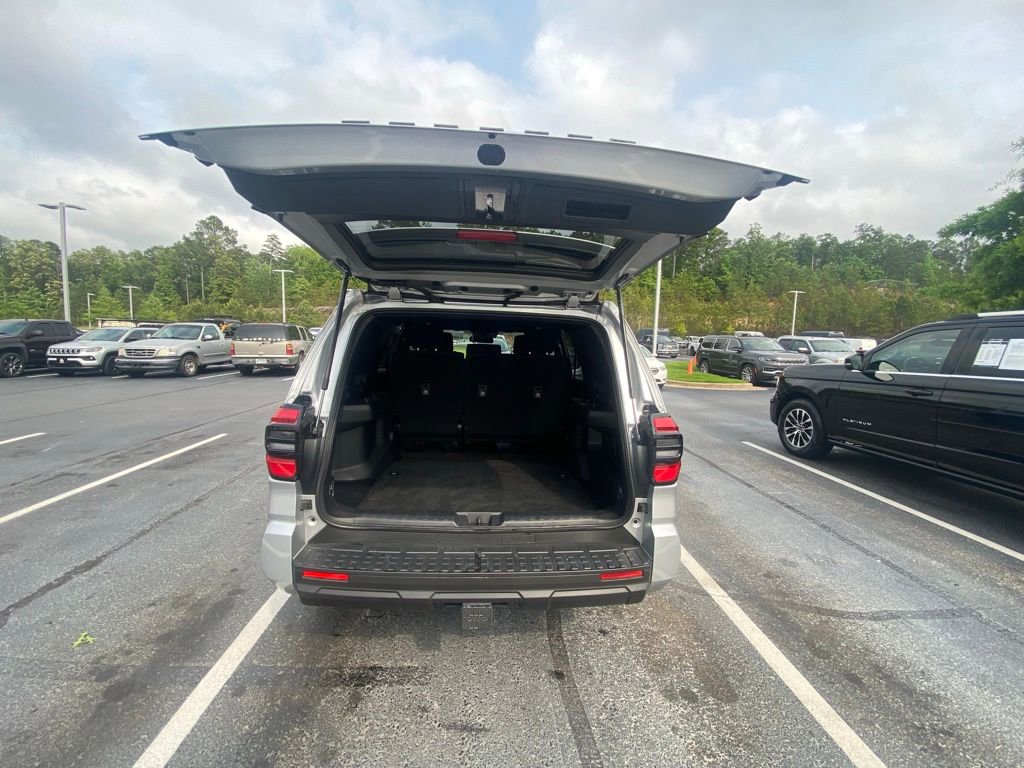 Used 2025 Toyota 4Runner SR5 AWD/4WD image 27