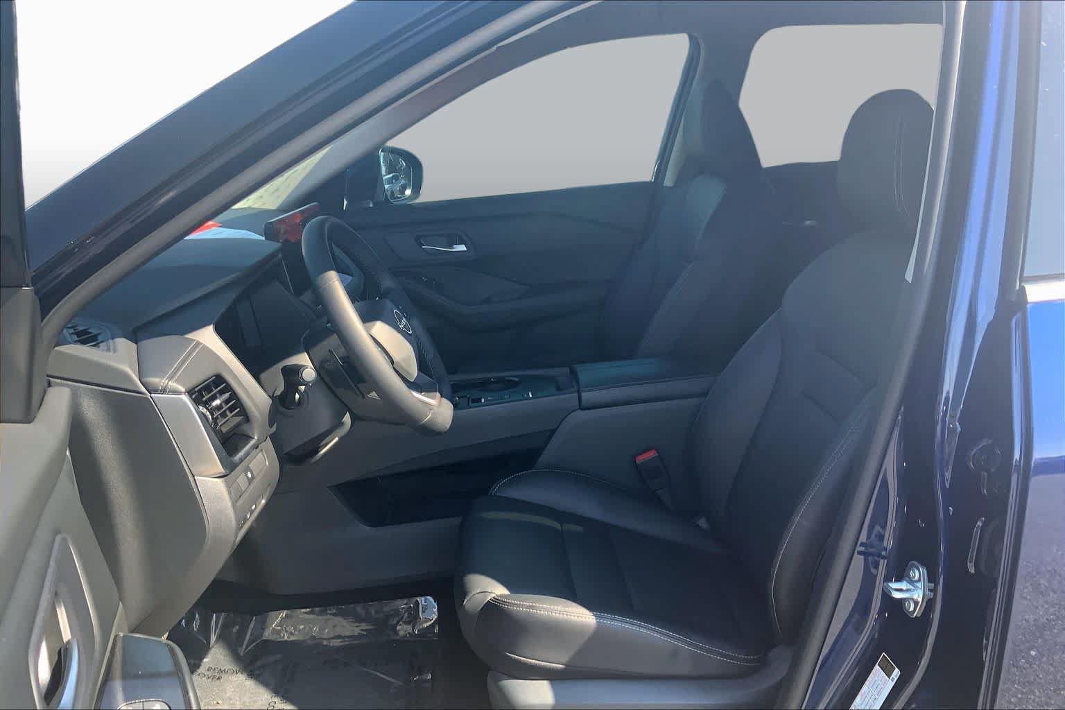 Used 2025 Nissan Rogue SL FWD image 8