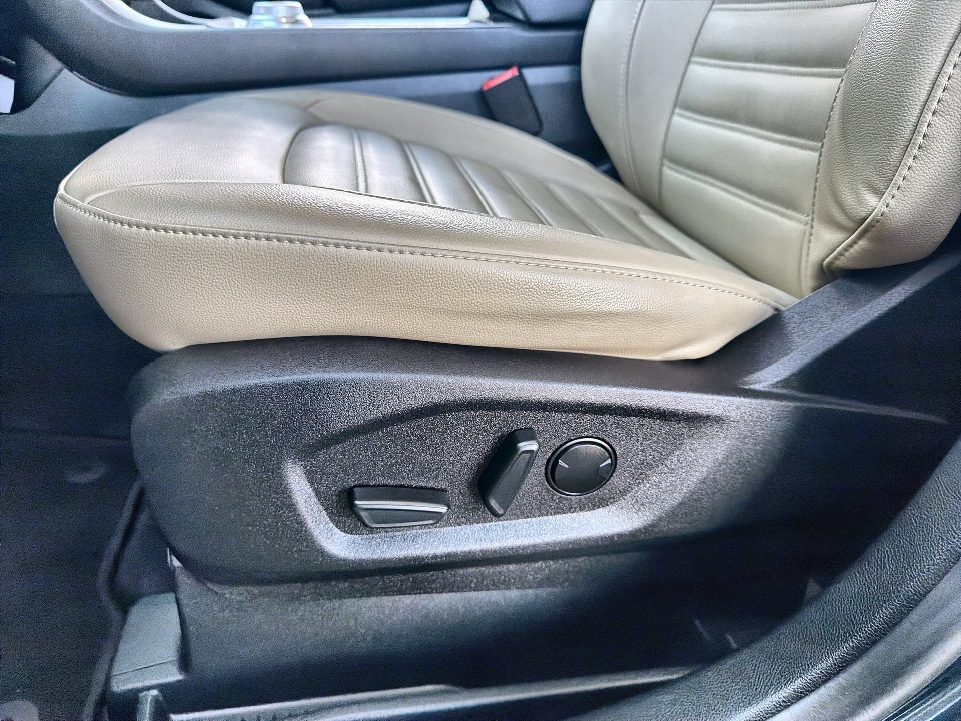 Certified 2024 Ford Edge SEL w/ Convenience Package AWD/4WD image 12