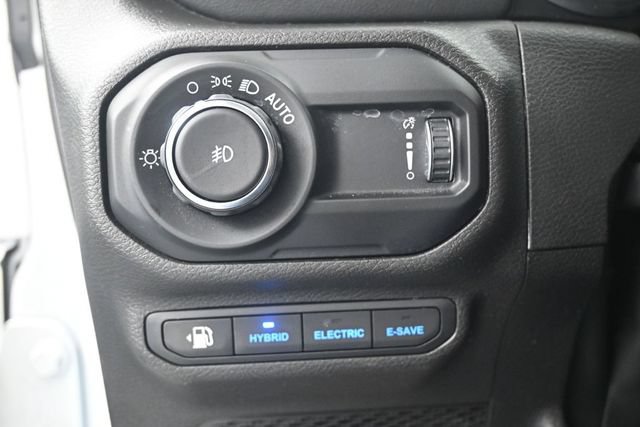 Used 2023 Jeep Wrangler Unlimited Sahara w/ Cold Weather Group AWD/4WD image 7