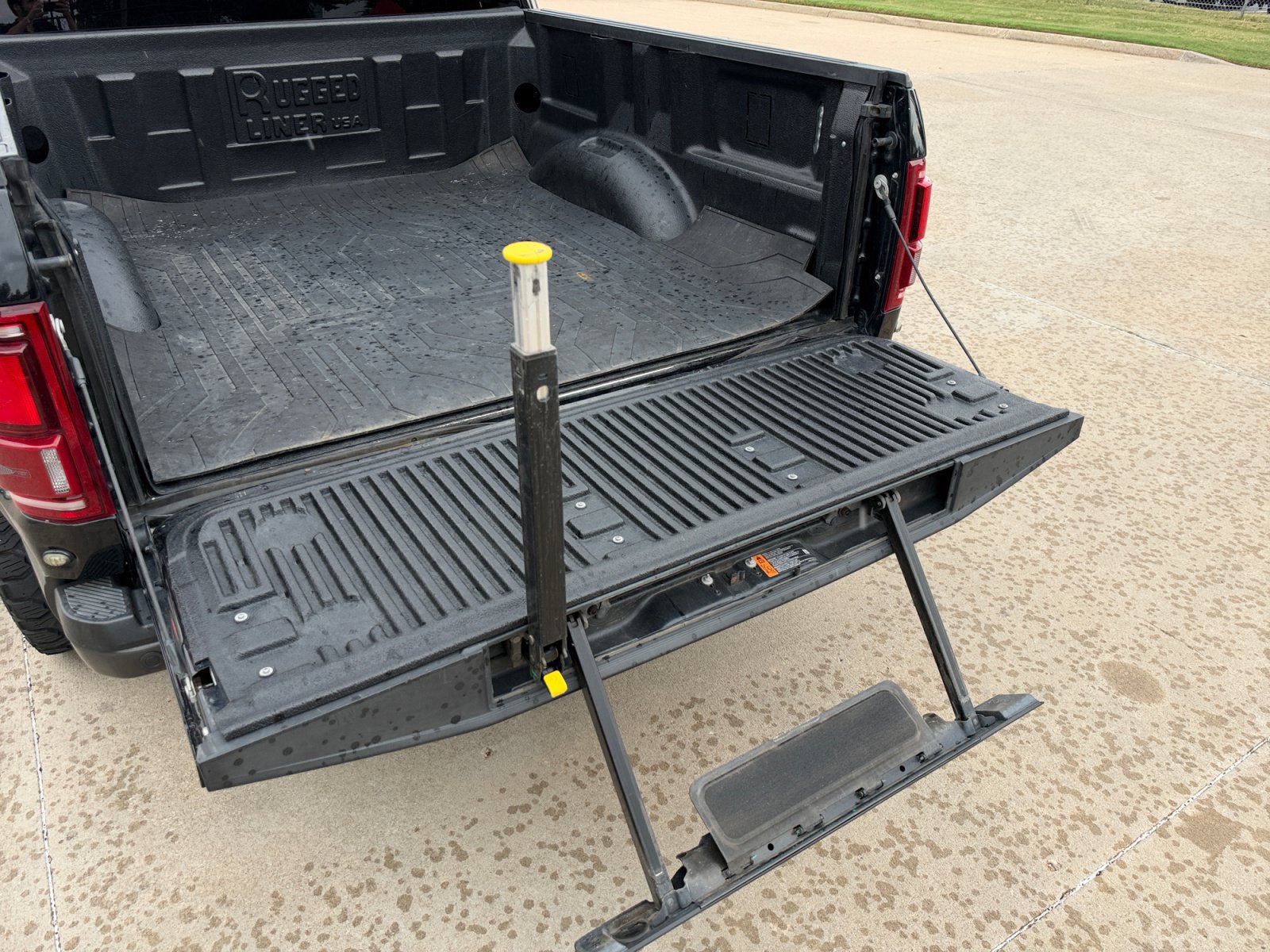 Certified 2019 Ford F150 Raptor w/ Equipment Group 802A Luxury AWD/4WD image 17
