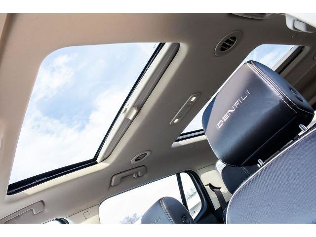 Used 2022 GMC Acadia Denali w/ Denali Ultimate Package image 22