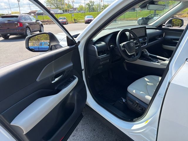 Used 2025 Toyota Grand Highlander AWD Hybrid image 32