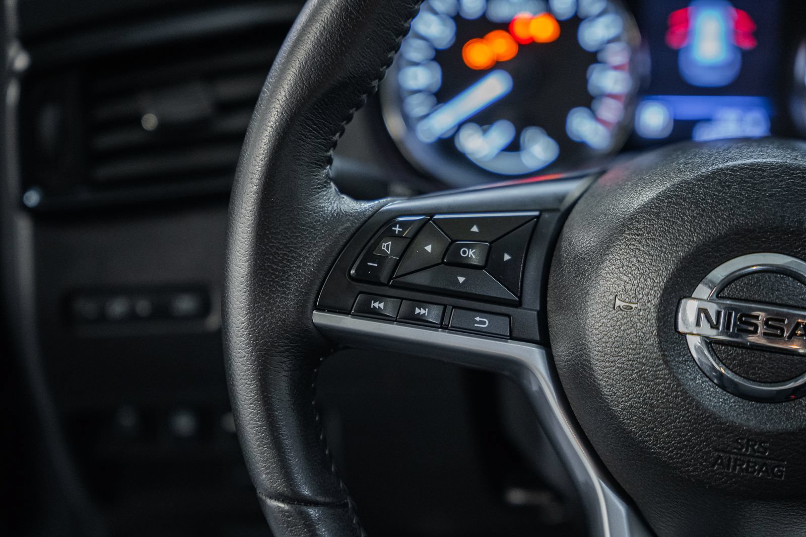Used 2020 Nissan Rogue SV FWD image 30