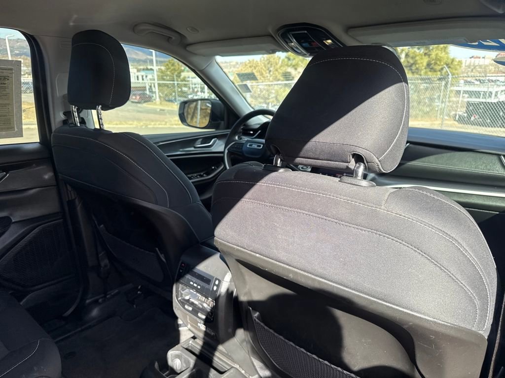 Used 2023 Jeep Grand Cherokee L Laredo image 31