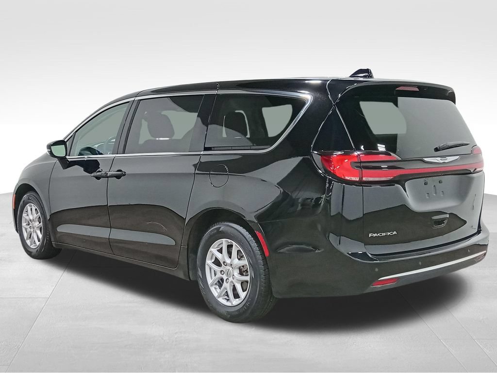 Used 2024 Chrysler Pacifica Touring-L FWD image 7
