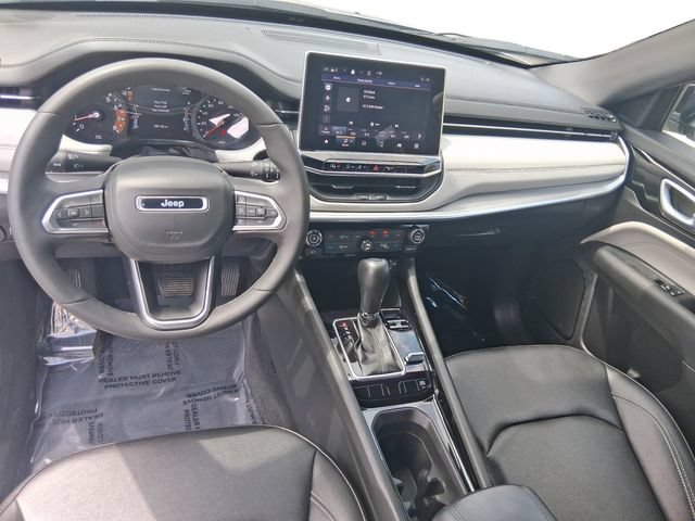 Used 2025 Jeep Compass Limited AWD/4WD image 12