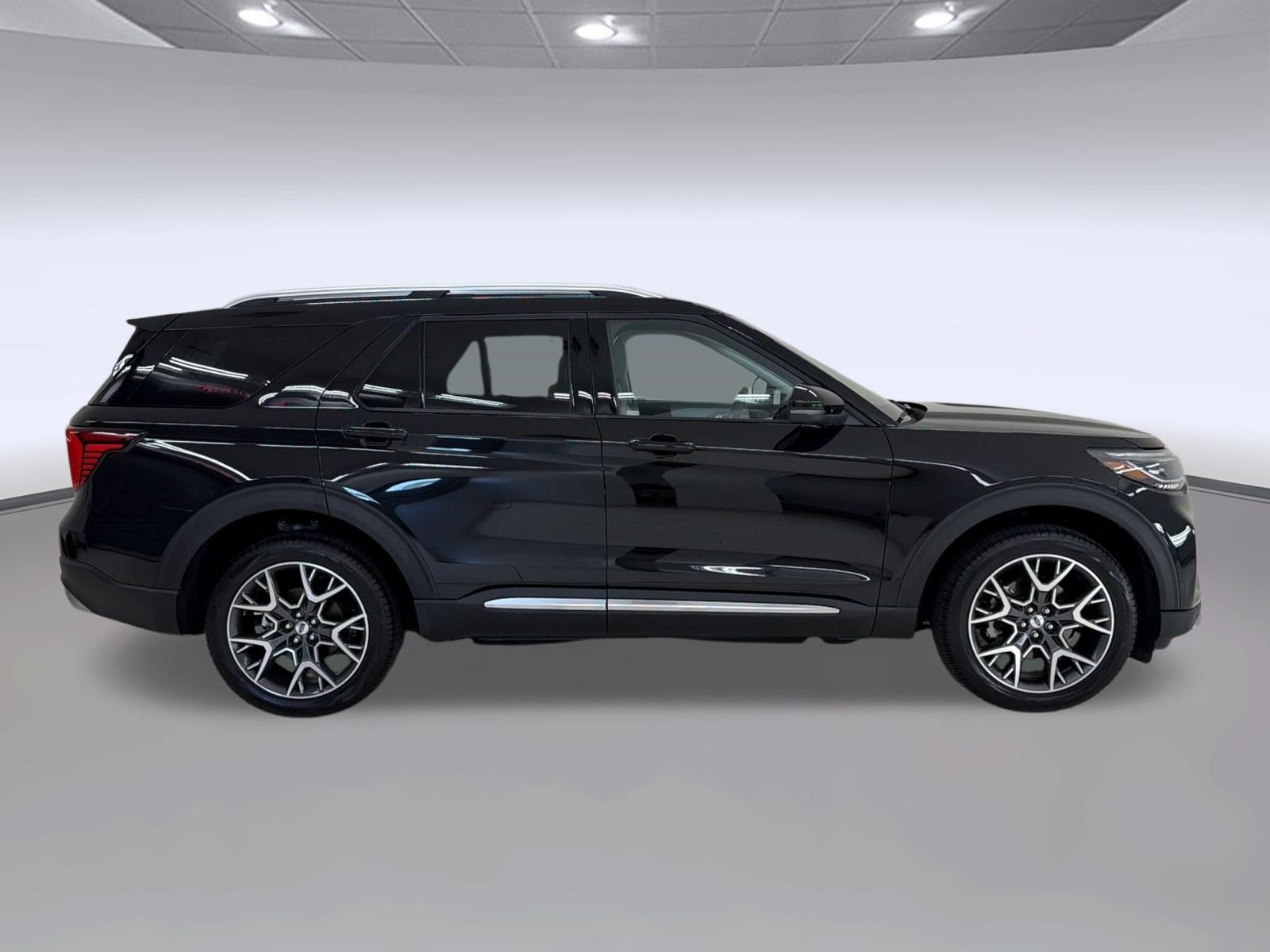 Certified 2025 Ford Explorer Platinum w/ Ultimate Package AWD/4WD image 8