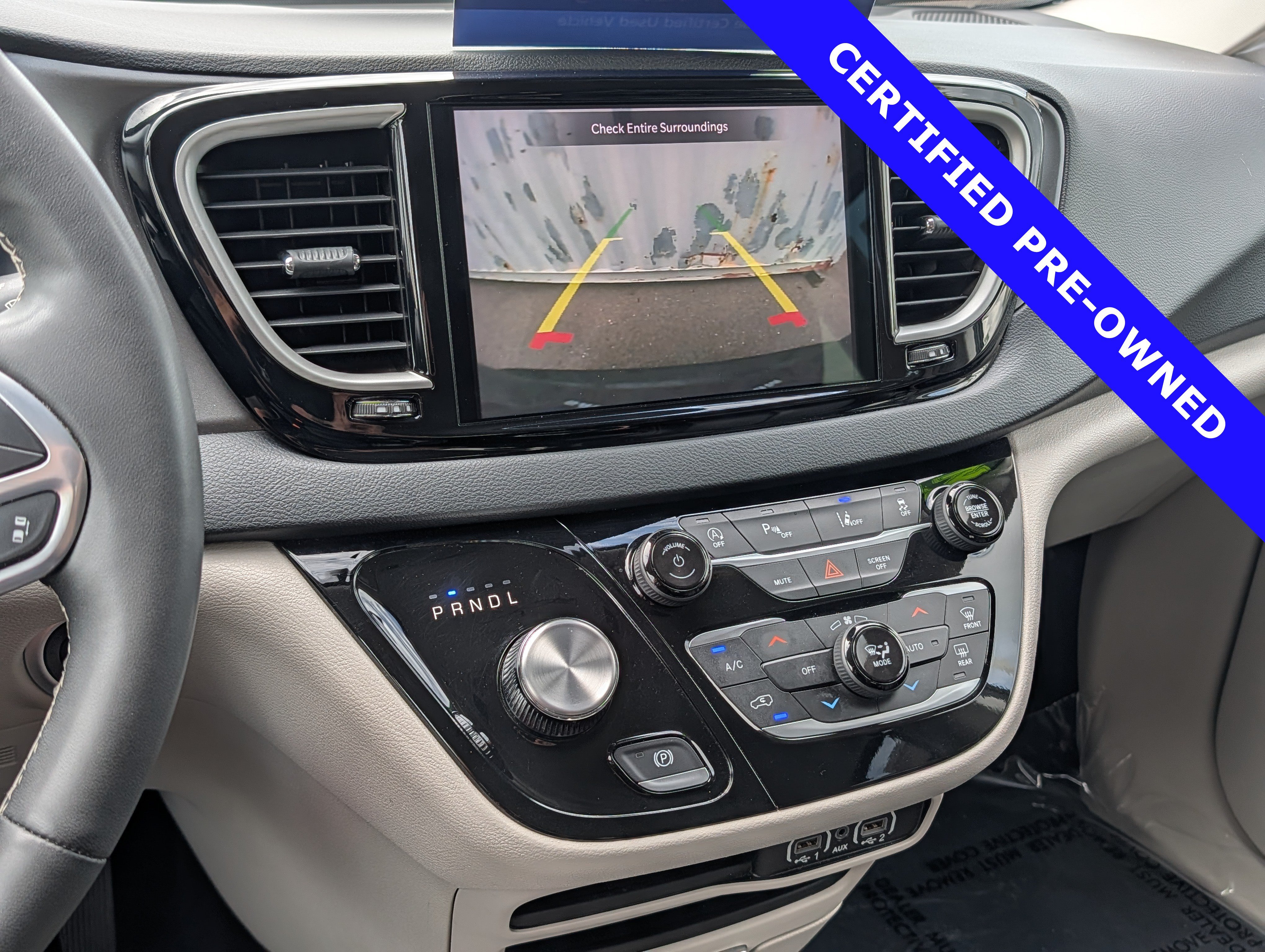 Used 2023 Chrysler Pacifica Touring-L FWD image 31