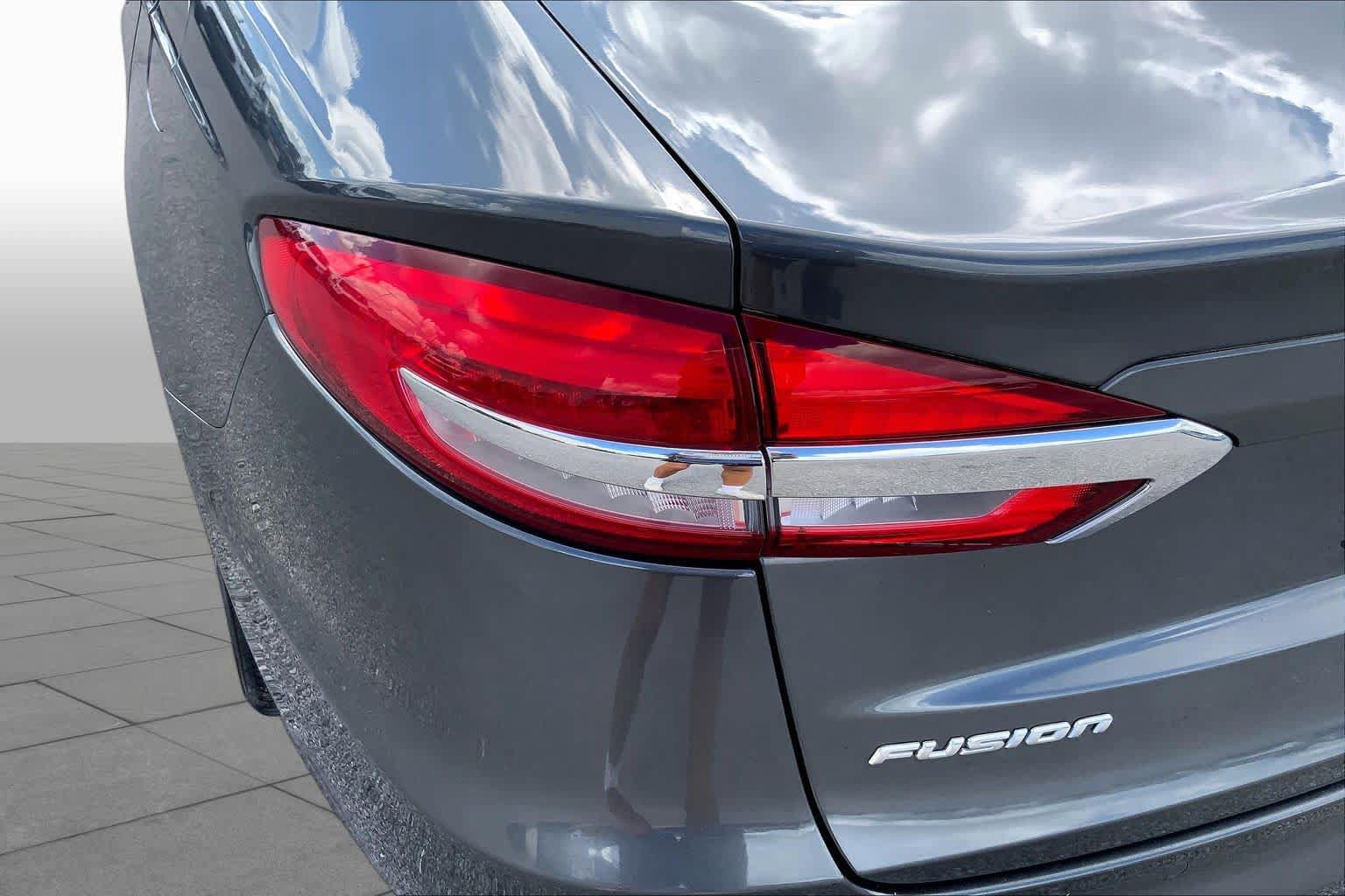 Certified 2019 Ford Fusion SE FWD image 28