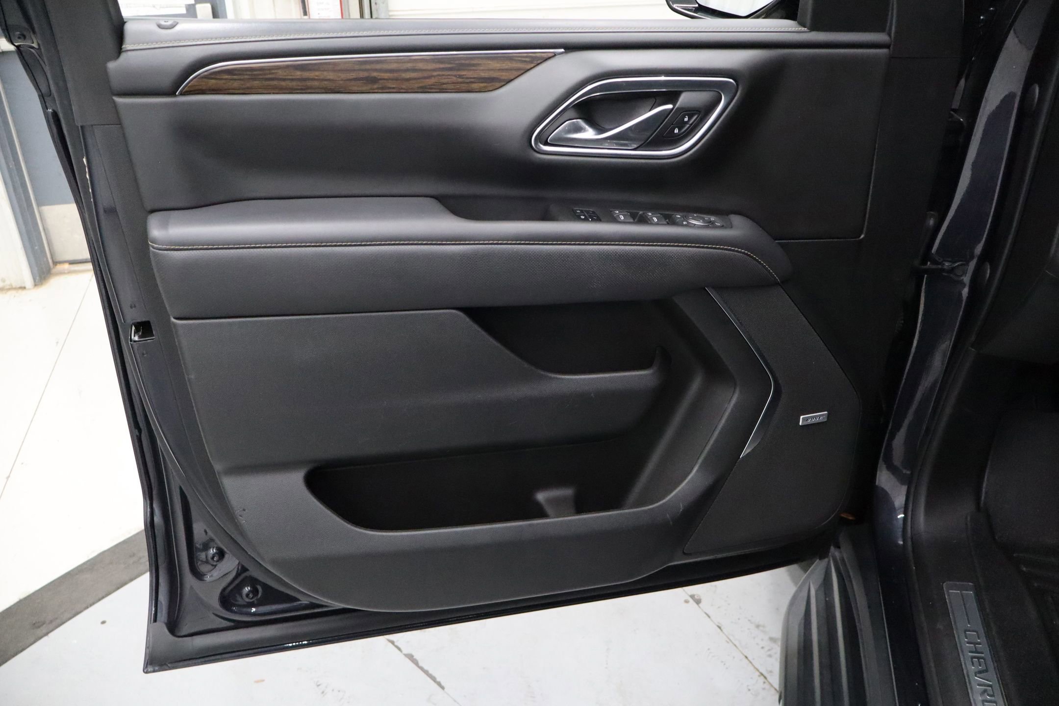 Used 2022 Chevrolet Suburban Premier image 19