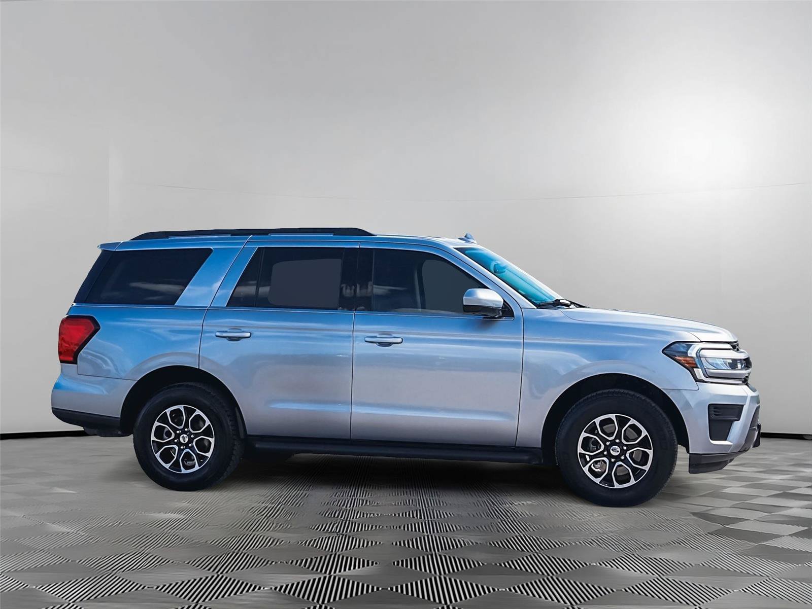 Certified 2022 Ford Expedition XLT RWD image 3