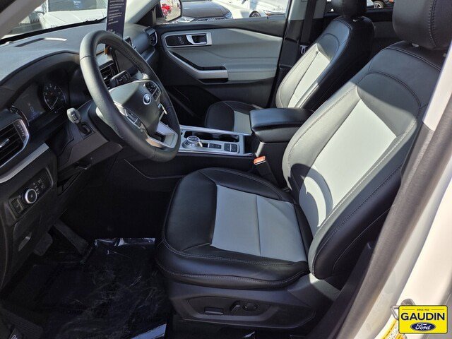 Certified 2023 Ford Explorer XLT w/ Equipment Group 202A RWD image 11