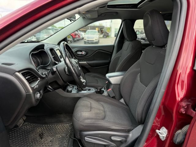 Used 2020 Jeep Cherokee Latitude w/ Cold Weather Group AWD/4WD image 12