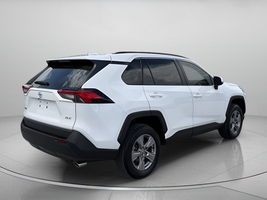 Used 2024 Toyota RAV4 XLE FWD image 3