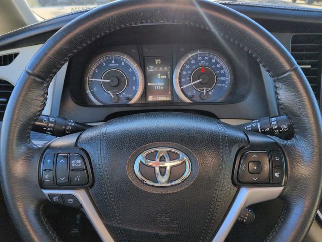 Used 2017 Toyota Sienna L image 29