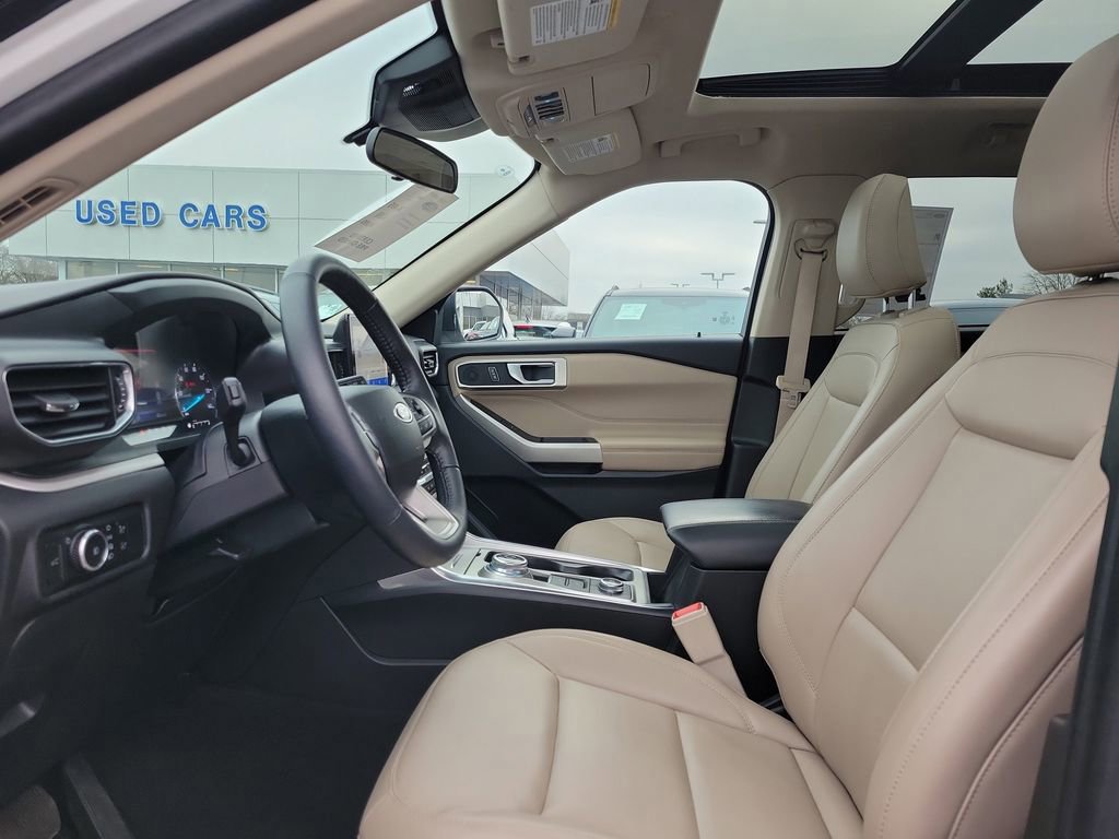 Certified 2023 Ford Explorer XLT w/ Equipment Group 202A image 16