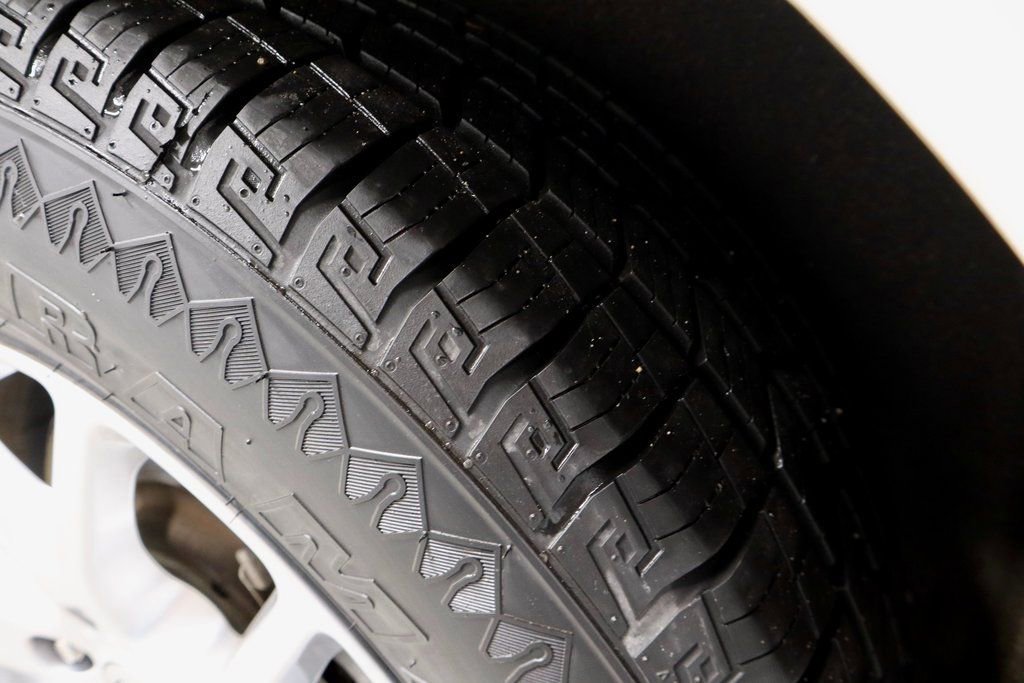 Used 2023 Chrysler Voyager LX image 21