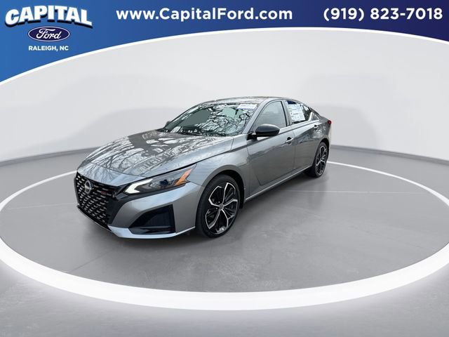 Used 2025 Nissan Altima 2.5 SR image 2