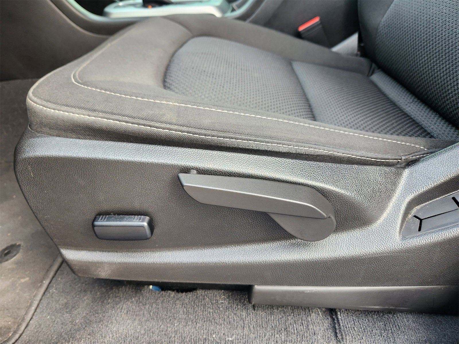 Used 2022 Chevrolet Colorado LT w/ LT Convenience Package image 21