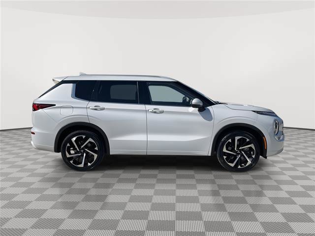 Used 2023 Mitsubishi Outlander SEL FWD image 6