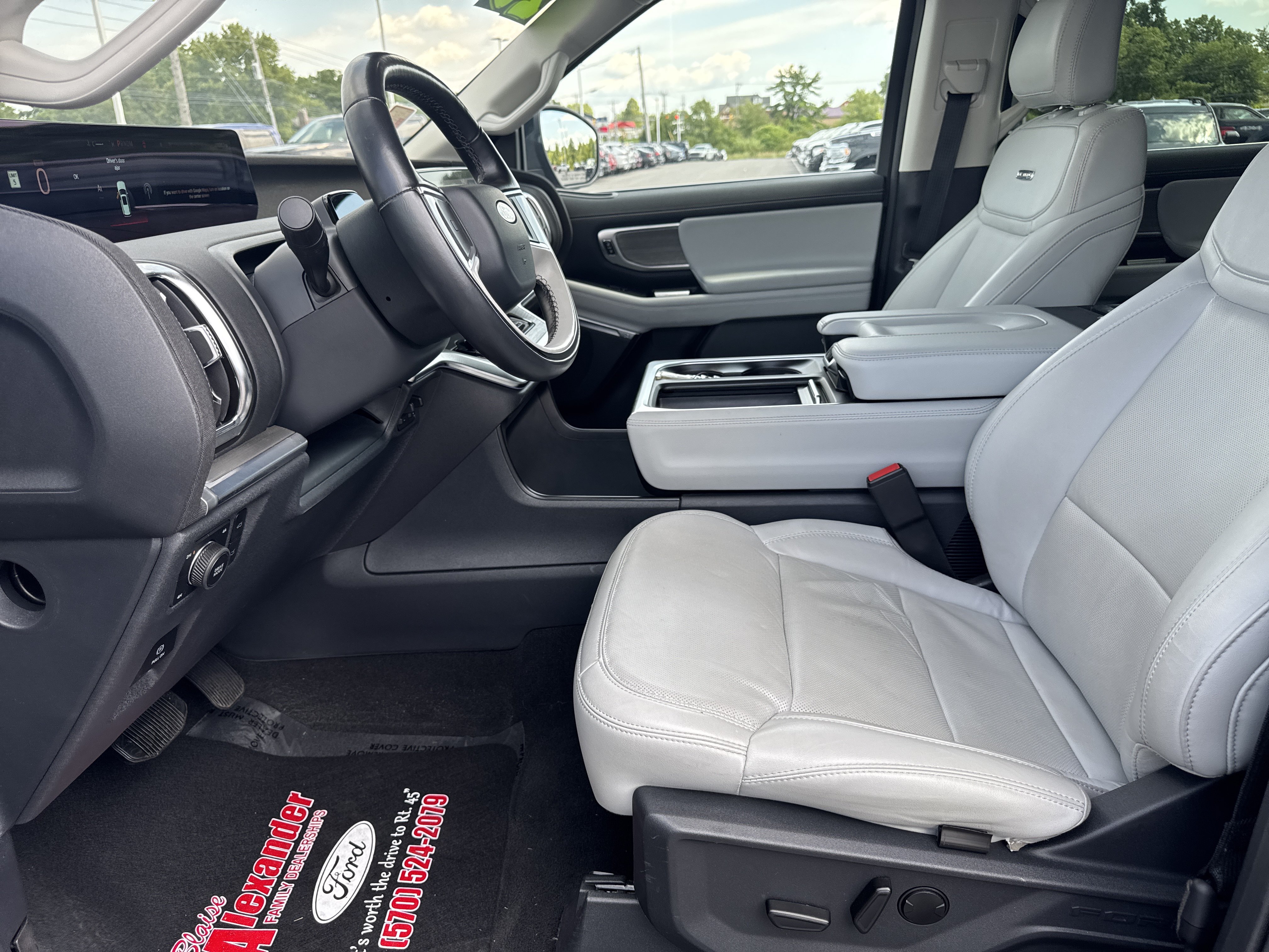 Certified 2025 Ford Expedition Max Platinum w/ Driver's Package AWD/4WD image 18
