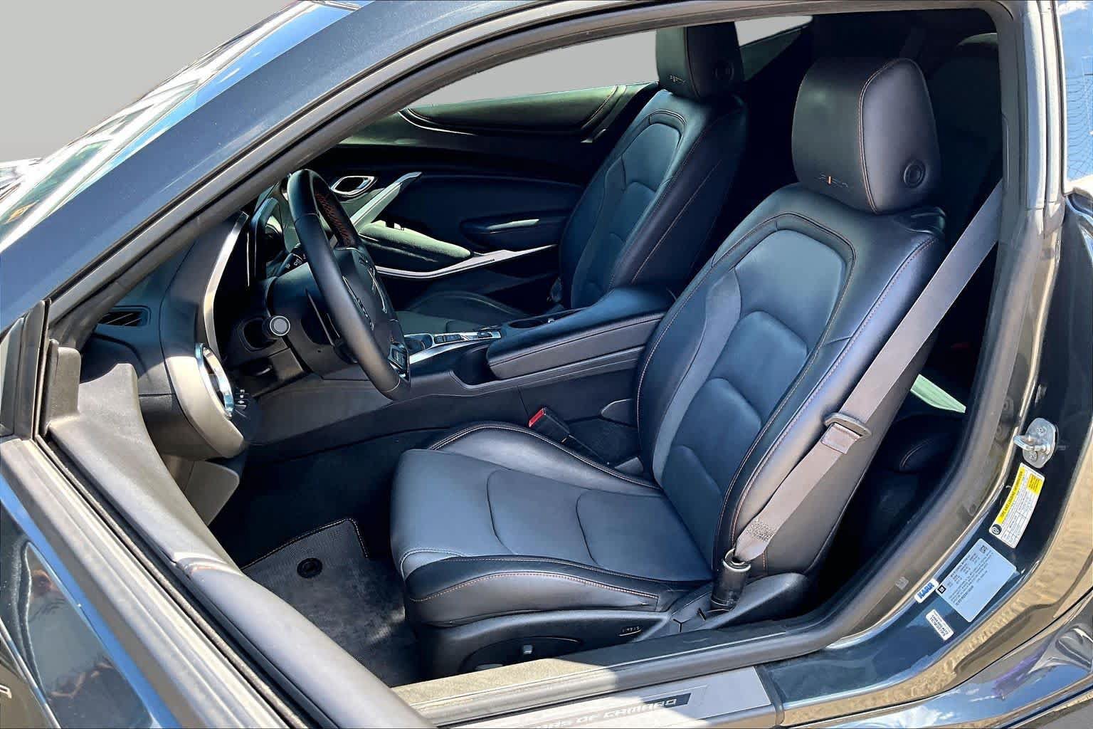 Used 2017 Chevrolet Camaro LT RWD image 8