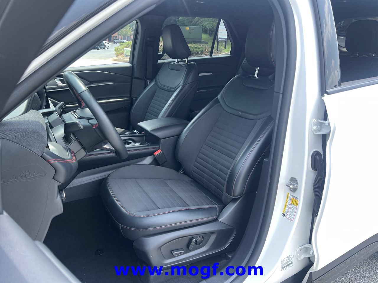 Certified 2025 Ford Explorer ST-Line AWD/4WD image 18