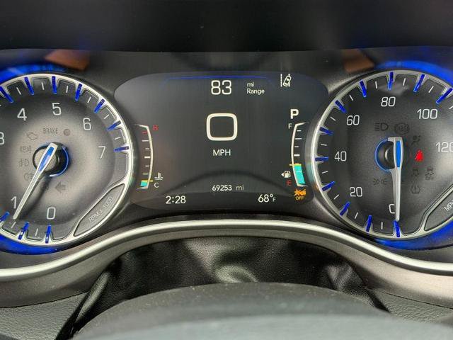 Used 2024 Chrysler Pacifica Touring-L FWD image 22