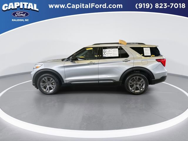 Certified 2022 Ford Explorer XLT w/ Equipment Group 202A image 3