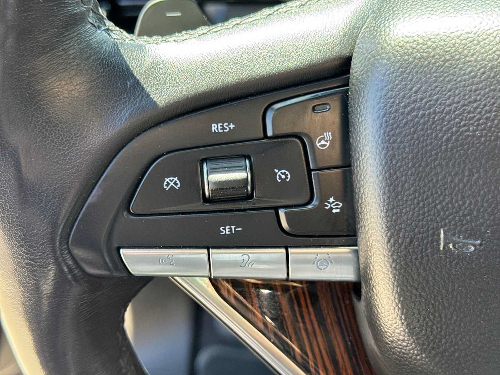 Used 2023 Cadillac Escalade ESV Premium Luxury AWD/4WD image 18