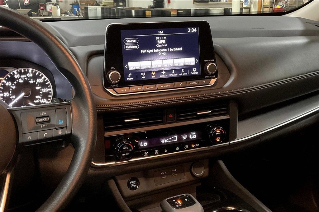 Used 2024 Nissan Rogue SV image 8