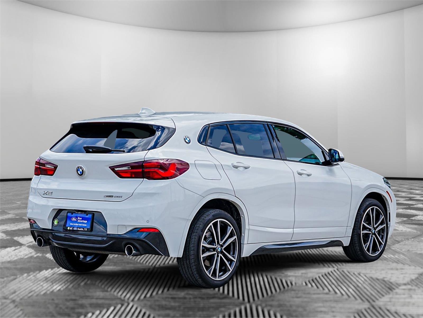 Used 2023 BMW X2 sDrive28i w/ M Sport Package FWD image 5