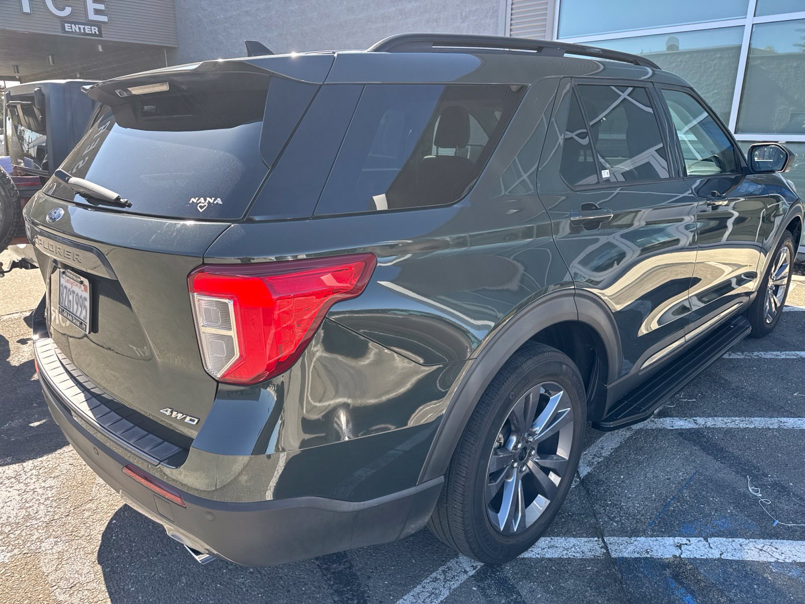 Certified 2021 Ford Explorer XLT w/ Equipment Group 202A AWD/4WD image 9